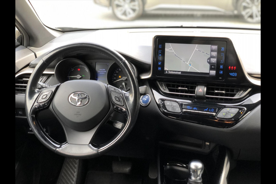 Toyota C-HR 1.8 Hybrid Style | Trekhaak, Navigatie, Stoel + Stuurverwarming, Dodehoekherkenning, Parkeersensoren, Keyless