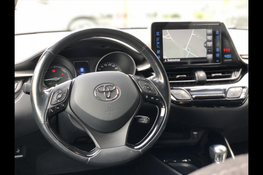 Toyota C-HR 1.8 Hybrid Style | Trekhaak, Navigatie, Stoel + Stuurverwarming, Dodehoekherkenning, Parkeersensoren, Keyless