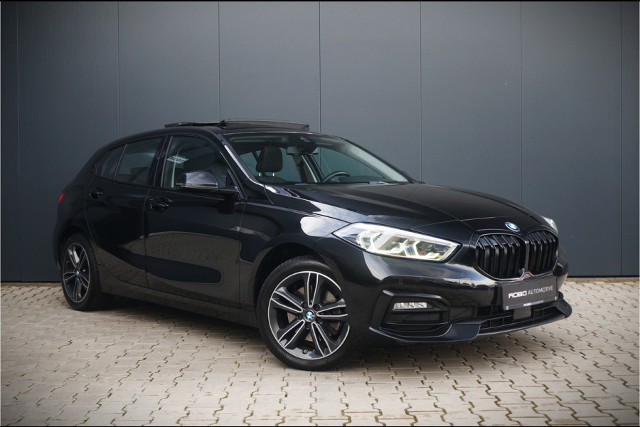 BMW 1-serie 118i Executive Ed. Sport | Panoramadak | Stoelverwarming | Stuur verwarming | Apple Carplay | Keyless | Automaat | Led | PDC | Aut. Airco | Cruise Control | Navigatie | Dealer Onderhouden |