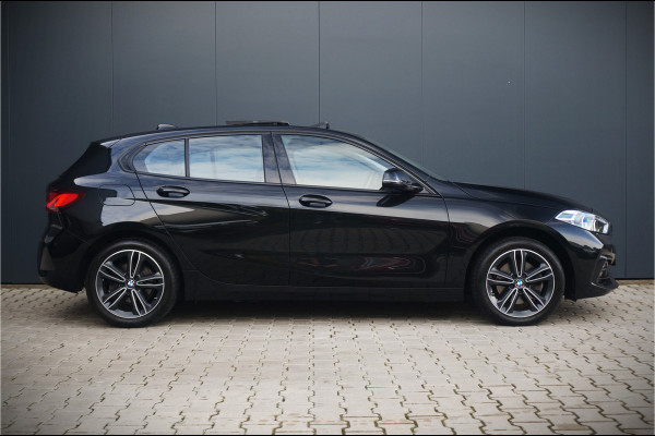 BMW 1-serie 118i Executive Ed. Sport | Panoramadak | Stoelverwarming | Stuur verwarming | Apple Carplay | Keyless | Automaat | Led | PDC | Aut. Airco | Cruise Control | Navigatie | Dealer Onderhouden |