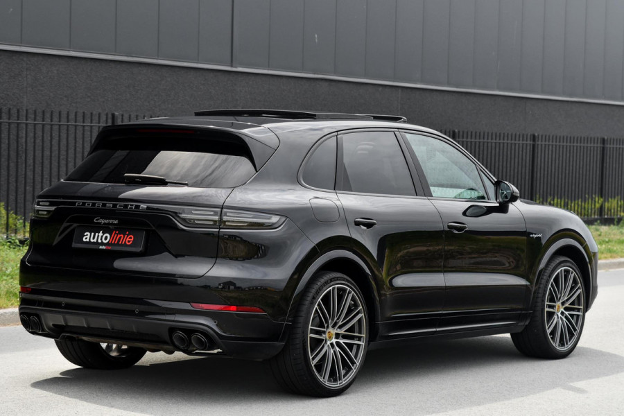 Porsche Cayenne 3.0 E-Hybrid. Sport Design, Chrono, Pano, 18 Weg, ACC, 360, Keyless, Luchtvering, Bose, Trekh, CarPlay!