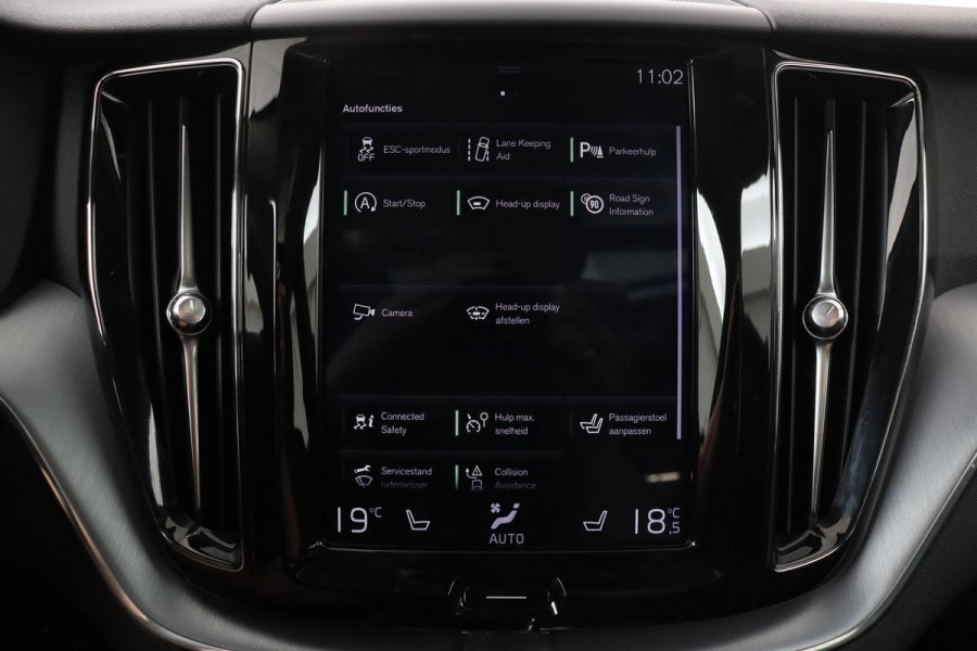Volvo XC60 2.0 D4 Momentum | Panoramadak | Head-Up | Trekhaak | Leder | Stoelverwarming | Camera | Memory | Navigatie | Full LED | Cruise control