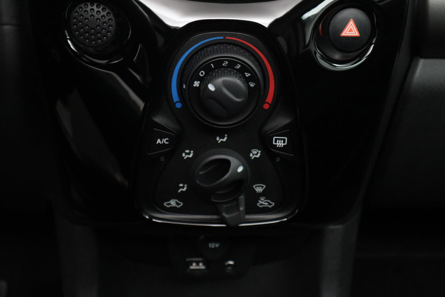 Peugeot 108 1.0 e-VTi Allure TOP! (NL-auto, Navi, Cruise Con, Cabrio, Airco, Etc)