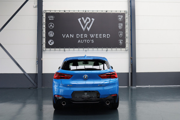 BMW X2 sDrive20i High Executive Edition | Ned Auto | volledig in Black Optiek uitgevoerd | Black Line M velgen | M uitvoering |