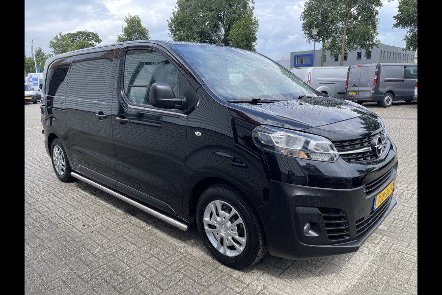 Opel Vivaro 1.5 CDTI 120pk L2H1 Edition / vaste prijs rijklaar € 20.950 ex btw / lease vanaf € 375 / dubbele schuifdeur / airco / cruise / camera / trekhaak / pdc voor en achter !