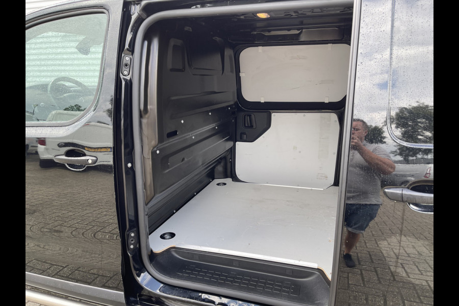 Opel Vivaro 1.5 CDTI 120pk L2H1 Edition / vaste prijs rijklaar € 20.950 ex btw / lease vanaf € 375 / dubbele schuifdeur / airco / cruise / camera / trekhaak / pdc voor en achter !