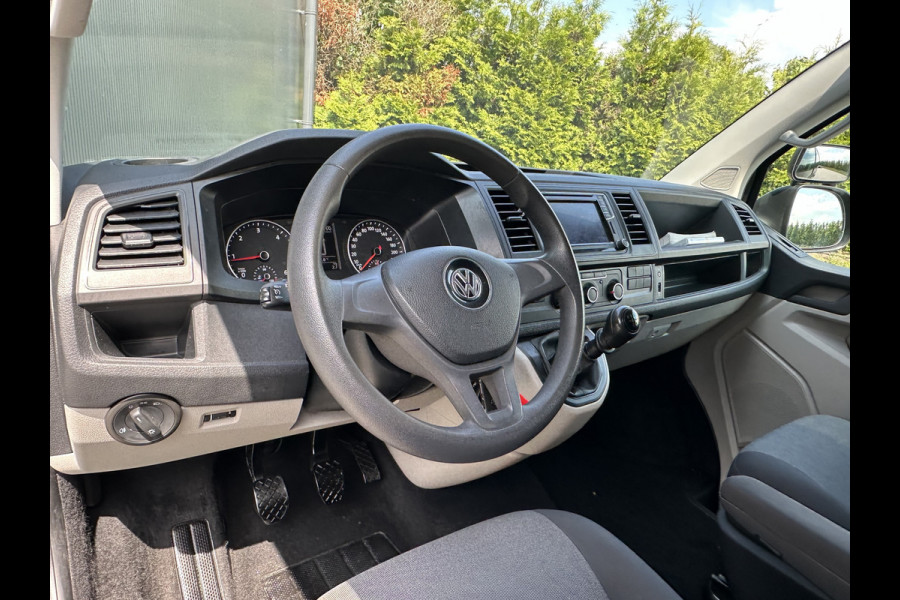 Volkswagen Transporter 2.0 TDI 115 PK / L2H1 / 1e EIGENAAR / AIRCO / CRUISE / NAVI / APPLE CARPLAY / PDC