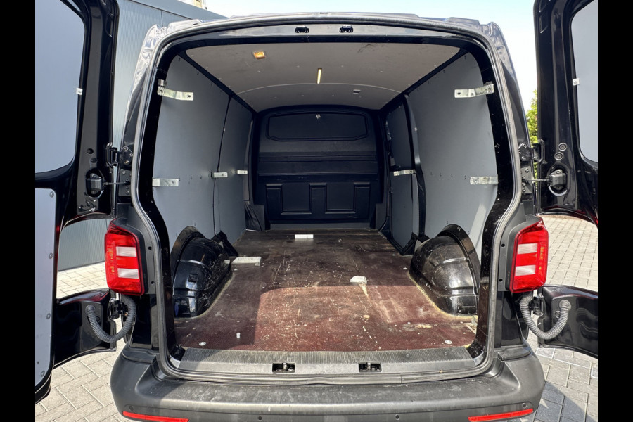 Volkswagen Transporter 2.0 TDI 115 PK / L2H1 / 1e EIGENAAR / AIRCO / CRUISE / NAVI / APPLE CARPLAY / PDC