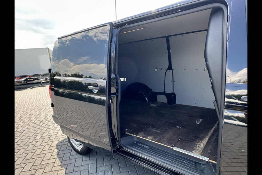 Volkswagen Transporter 2.0 TDI 115 PK / L2H1 / 1e EIGENAAR / AIRCO / CRUISE / NAVI / APPLE CARPLAY / PDC