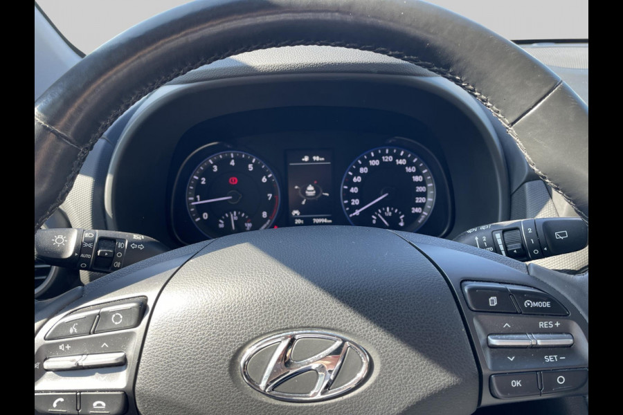 Hyundai Kona 1.0T Premium | navigatie | leder | stoelverwarming & koeling | head-up display | blind spot | trekhaak