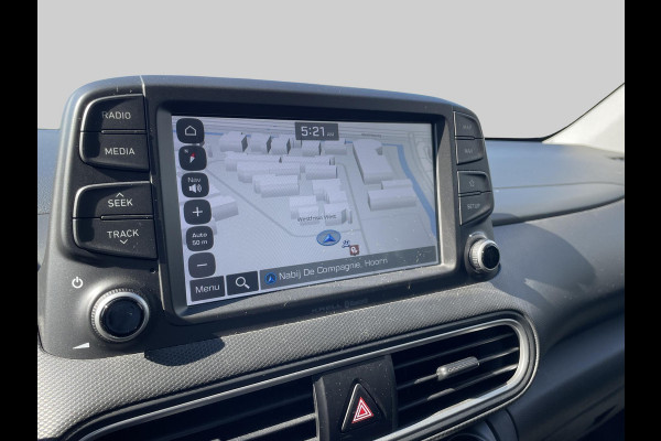 Hyundai Kona 1.0T Premium | navigatie | leder | stoelverwarming & koeling | head-up display | blind spot | trekhaak
