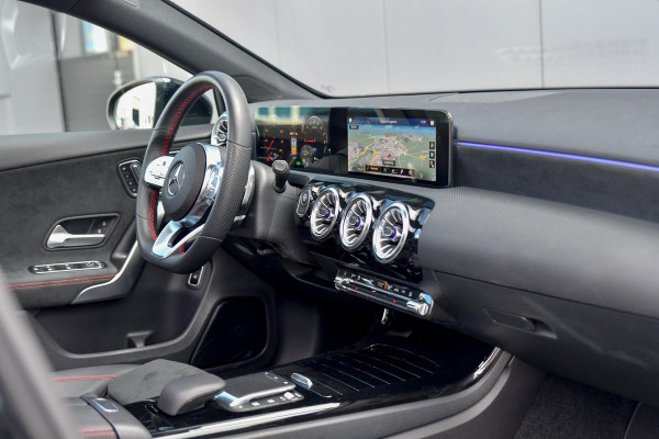 Mercedes-Benz A-Klasse 250 e AMG, BTW, Pano, Memory, Dodeh, Keyless, Camera, Sfeer, CarPlay!