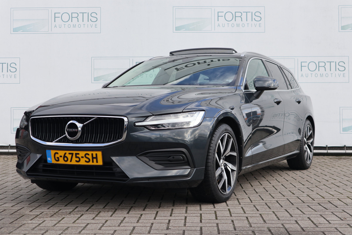 Volvo V60 2.0 T4 Momentum Pro NL AUTO ! STOELVERW | STUURWIEL VERW | CARPLAY | TREKHAAK | PANO |