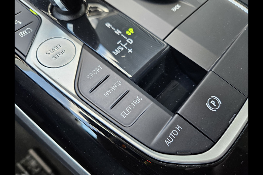 BMW 3-serie 330e M Sportline Plug In Hybrid 293pk PHEV | Laser Led | Head Up | 19"L.M | Apple Carplay | Camera | Stuurverwarming | Keyless |