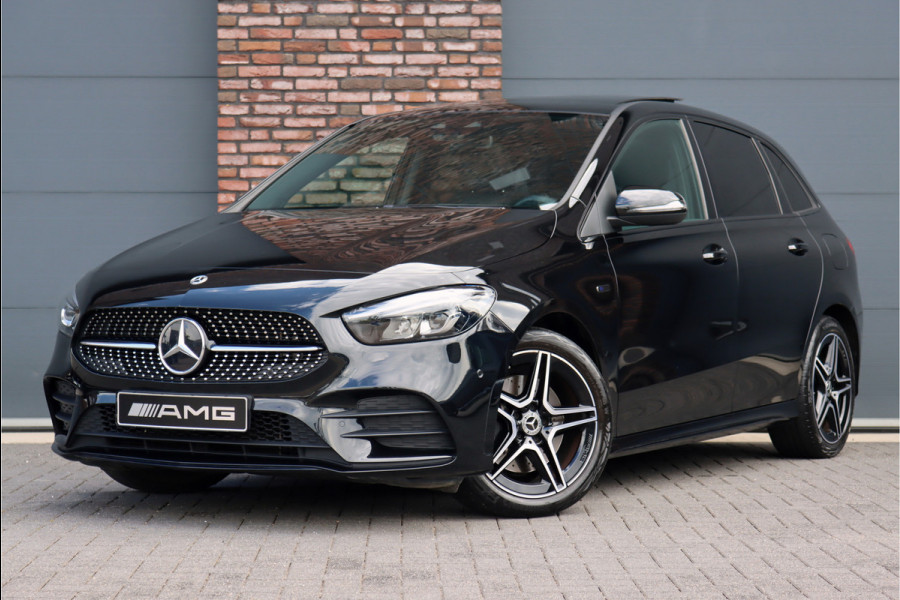 Mercedes-Benz B-Klasse 250 e AMG Line Aut8 | Panoramadak | Trekhaak | Widescreen | Camera | Sfeerverlichting | Voorklimatisering | Cruise Control | Stoelverwarming | High Perf. LED | DAB |