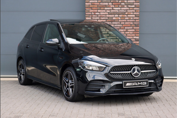 Mercedes-Benz B-Klasse 250 e AMG Line Aut8 | Panoramadak | Trekhaak | Widescreen | Camera | Sfeerverlichting | Voorklimatisering | Cruise Control | Stoelverwarming | High Perf. LED | DAB |