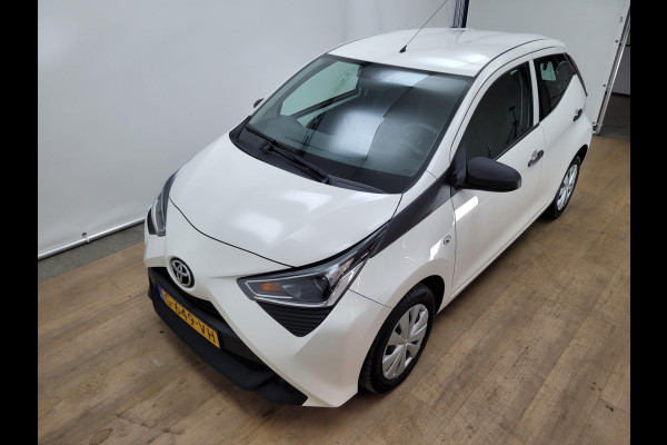 Toyota Aygo 1.0 VVT-i x-fun | Led lampen | Airco | Bluetooth audio | Cruisecontrol | Zuinig en lage weg. belasting | Boekjes erbij