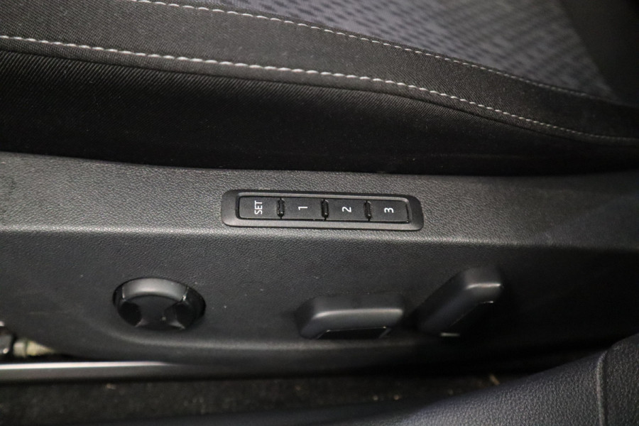 Škoda Octavia Combi 1.0 TSI Style Full-led Navigatie Head-up 17'lmv 2 jaar garantie mogelijk* (vraag naar de voorwaarden)