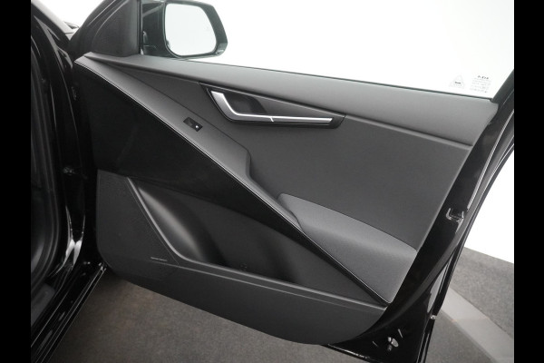 Kia Niro EV DynamicPlusLine 64.8 kWh * Nieuw uit voorraad leverbaar * * Uit voorraad leverbaar * - LED koplampen - Apple Carplay/Android Auto - Dodehoek detectie - Fabrieksgarantie tot 2031