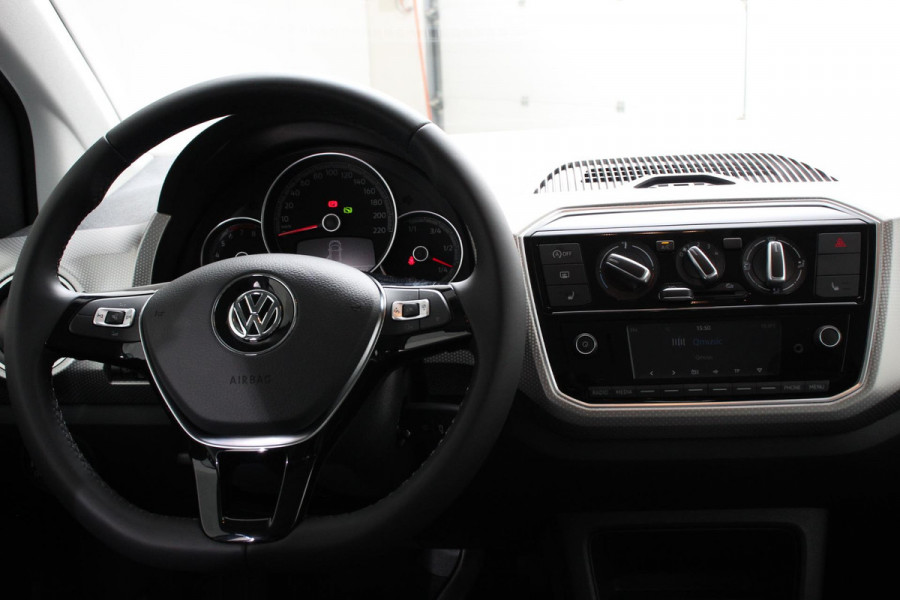 Volkswagen up! 1.0 Automaat high up! | Climate Control | Bluetooth | Lichtmetalen Velgen | 5-drs