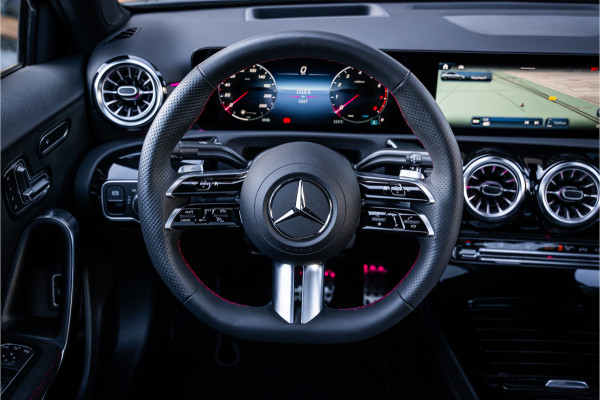 Mercedes-Benz A-Klasse A220 4MATIC AMG Line FL - Panorama | Burmester | ACC | HUD