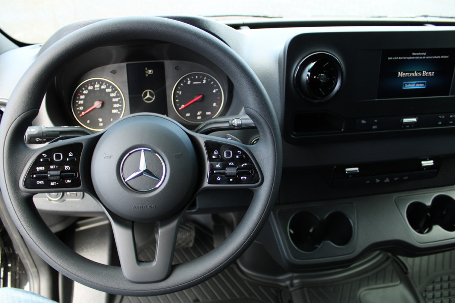 Mercedes-Benz Sprinter 317 CDI L2H2 3500kg trekhaak, LED, MBUX met parkeerpakket en camera, Etc.