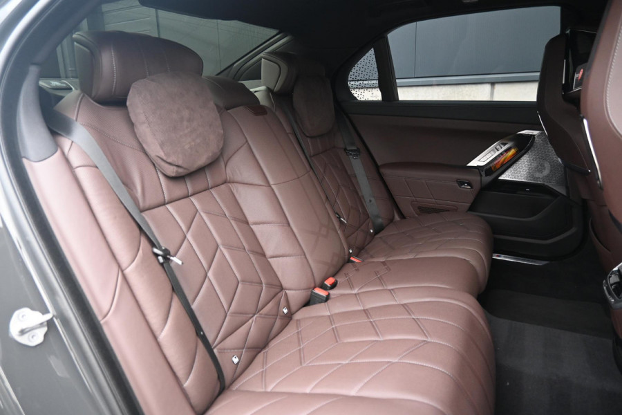 BMW 7 Serie 740d xDrive *M-Sport / Bowers & Wilkins / Panorama / Stoelventilatie / Stoelmassage / Rear-seat Entertainment / HUD*