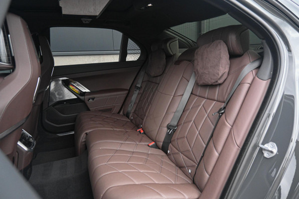 BMW 7 Serie 740d xDrive *M-Sport / Bowers & Wilkins / Panorama / Stoelventilatie / Stoelmassage / Rear-seat Entertainment / HUD*