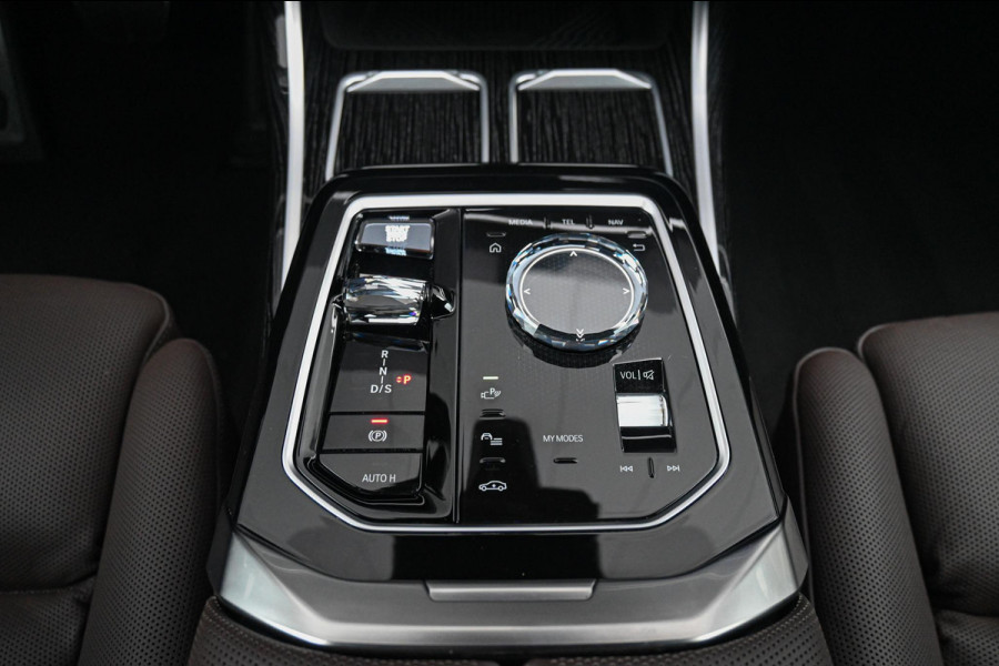 BMW 7 Serie 740d xDrive *M-Sport / Bowers & Wilkins / Panorama / Stoelventilatie / Stoelmassage / Rear-seat Entertainment / HUD*