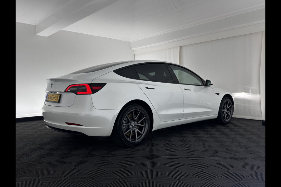 Tesla Model 3 Standard RWD Plus 60 kWh [ 3-Fase ] (INCL-BTW) Aut. *PANO | AUTO-PILOT | NAPPA-VOLLEDER | KEYLESS | FULL-LED | MEMORY-PACK | SURROUND-VIEW | DAB | APP-CONNECT | VIRTUAL-COCKPIT | LANE-ASSIST | COMFORT-SEATS | 18"ALU*