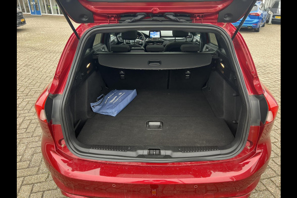 Ford Focus Wagon 1.5 EcoBoost ST Line Business 182pk | Trekhaak |  Panorama dak | Full LED | Winterpack | 18 inch velgen | 1.700kg Trekgewicht!