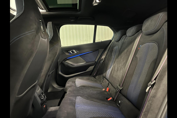 BMW 1-serie M135i xDrive High Executive | PANO | KUIPSTOELEN | HUD | CAMERA