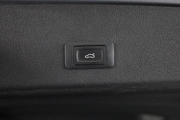 Audi e-tron Sportback 55 quattro S edition 95 kWh 408pk | Panoramdak | Navigatie | Stoelverwarming | Parkeercamera