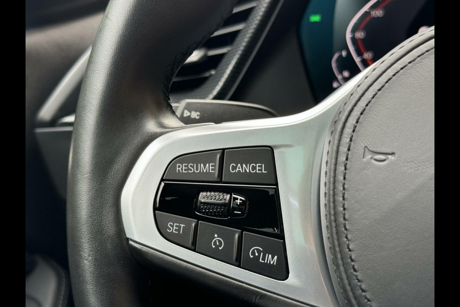 BMW 1-serie 118i M-performance | Automaat | Pano | Kuipstoelen leer | Stoelverwarming | LED | Getint glas | Sportonderstel | Compleet!