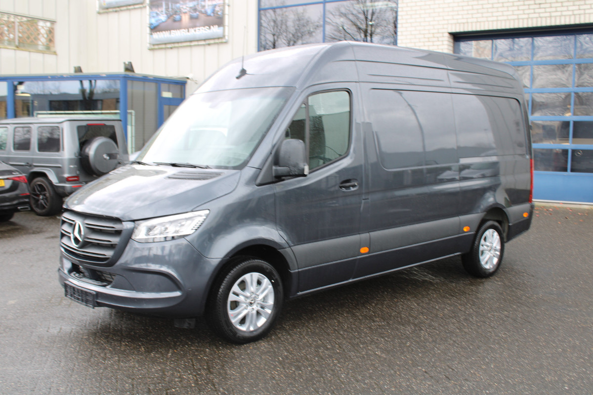 Mercedes-Benz Sprinter 317 CDI L2H2 3500 KG trekhaak, LED, MBUX met parkeerpakket en camera