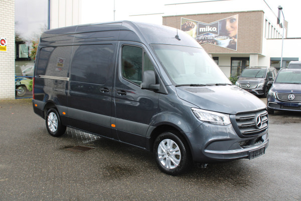 Mercedes-Benz Sprinter 317 CDI L2H2 3500 KG trekhaak, LED, MBUX met parkeerpakket en camera