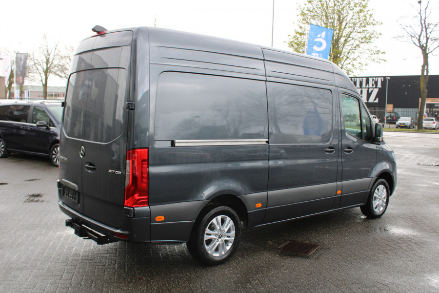 Mercedes-Benz Sprinter 317 CDI L2H2 3500 KG trekhaak, LED, MBUX met parkeerpakket en camera