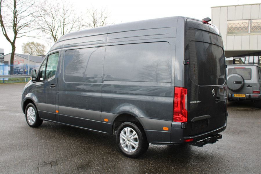 Mercedes-Benz Sprinter 317 CDI L2H2 3500 KG trekhaak, LED, MBUX met parkeerpakket en camera