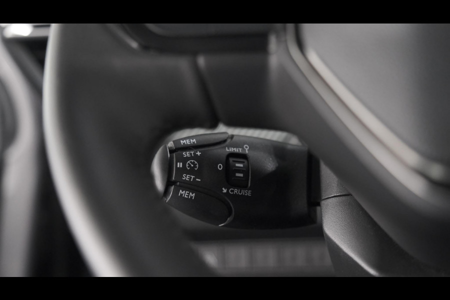 Peugeot 208 PureTech 100 Active Pack | Apple Carplay | Parkeersensoren | 16 Inch Lichtmetalen Velgen | Cruise-Controle
