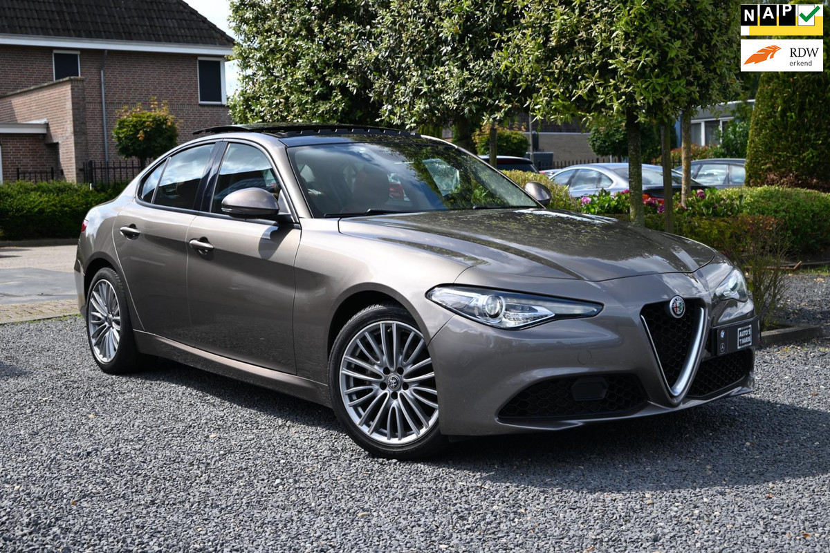 Alfa Romeo Giulia 2.0T Turbo Super 200pk Leer Xenon Automaat