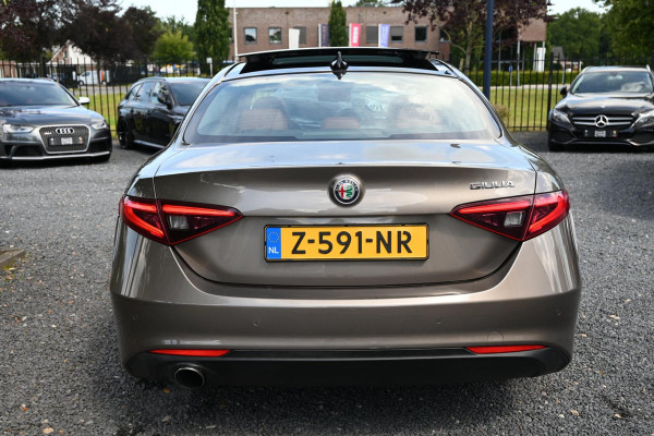 Alfa Romeo Giulia 2.0T Turbo Super 200pk Leer Xenon Automaat