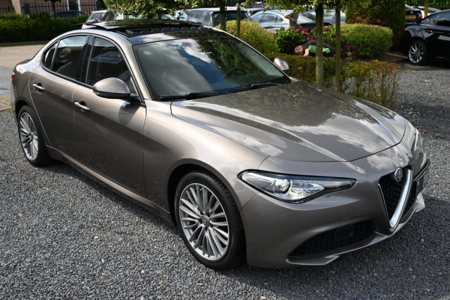 Alfa Romeo Giulia 2.0T Turbo Super 200pk Leer Xenon Automaat