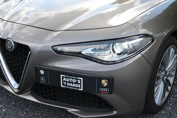 Alfa Romeo Giulia 2.0T Turbo Super 200pk Leer Xenon Automaat