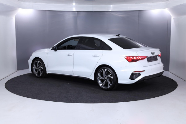 Audi A3 Limousine 30 TFSI edition one 110 pk S-tronic | Verlengde garantie | Navigatie | Trekhaak | Parkeersensoren achter | Adaptieve cruise control | S-line |