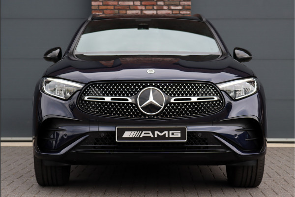 Mercedes-Benz GLC 400e 4-MATIC AMG Line Aut9 | Panoramadak | Distronic Pro | Memory | Trekhaak | Verwarmd Stuurwiel | Nightpakket | Camera | Dodehoekassistent |