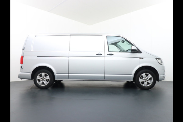 Volkswagen Transporter T6 2.0TDI 115pk L2H1 3Pers. Carplay-Android Auto Trekhaak Navi 3 PDC Schuifdeur Airco Highline Betonplex Pater kast systeem DAB+ LMV Bluetooth Mirror Link CV Afstandbed. Bumpers+Spiegels-in kleur EURO6 2200 kg trekvermogen !!