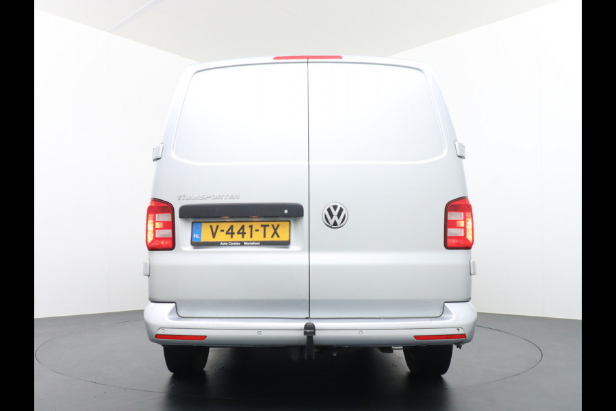 Volkswagen Transporter T6 2.0TDI 115pk L2H1 3Pers. Carplay-Android Auto Trekhaak Navi 3 PDC Schuifdeur Airco Highline Betonplex Pater kast systeem DAB+ LMV Bluetooth Mirror Link CV Afstandbed. Bumpers+Spiegels-in kleur EURO6 2200 kg trekvermogen !!