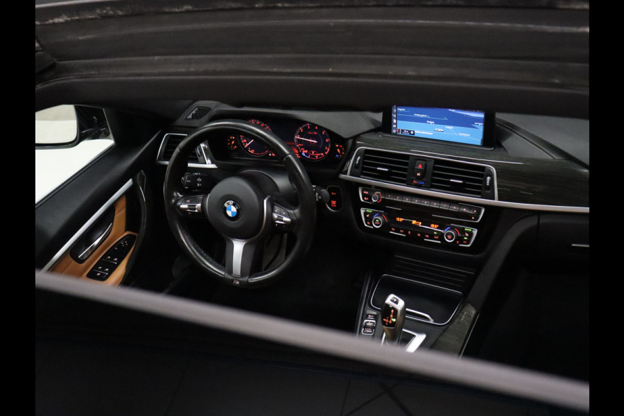 BMW 3 Serie Touring 318i M Sport [SCHUIFKANTELDAK, DIGITAL DASH, M-STUUR, VOL LEDER, PDC, STOELVERWARMING, CRUISE, NAVIGATIE, NIEUWSTAAT]