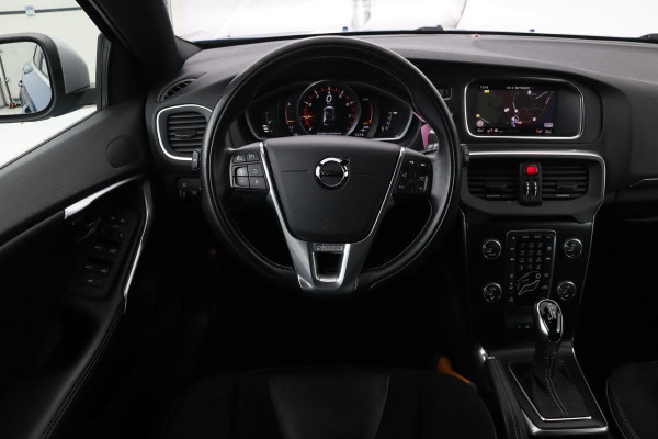 Volvo V40 2.0 T4 Sport | Automaat | Stoelverwarming | Full LED | Alcantara | Camera | Navigatie | Bluetooth | PDC | R-Design