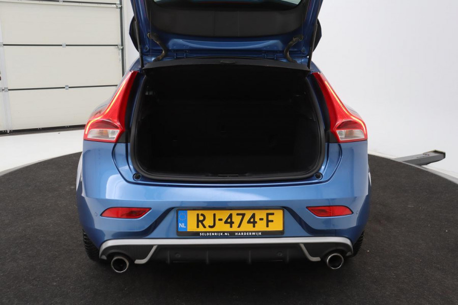 Volvo V40 2.0 T4 Sport | Automaat | Stoelverwarming | Full LED | Alcantara | Camera | Navigatie | Bluetooth | PDC | R-Design